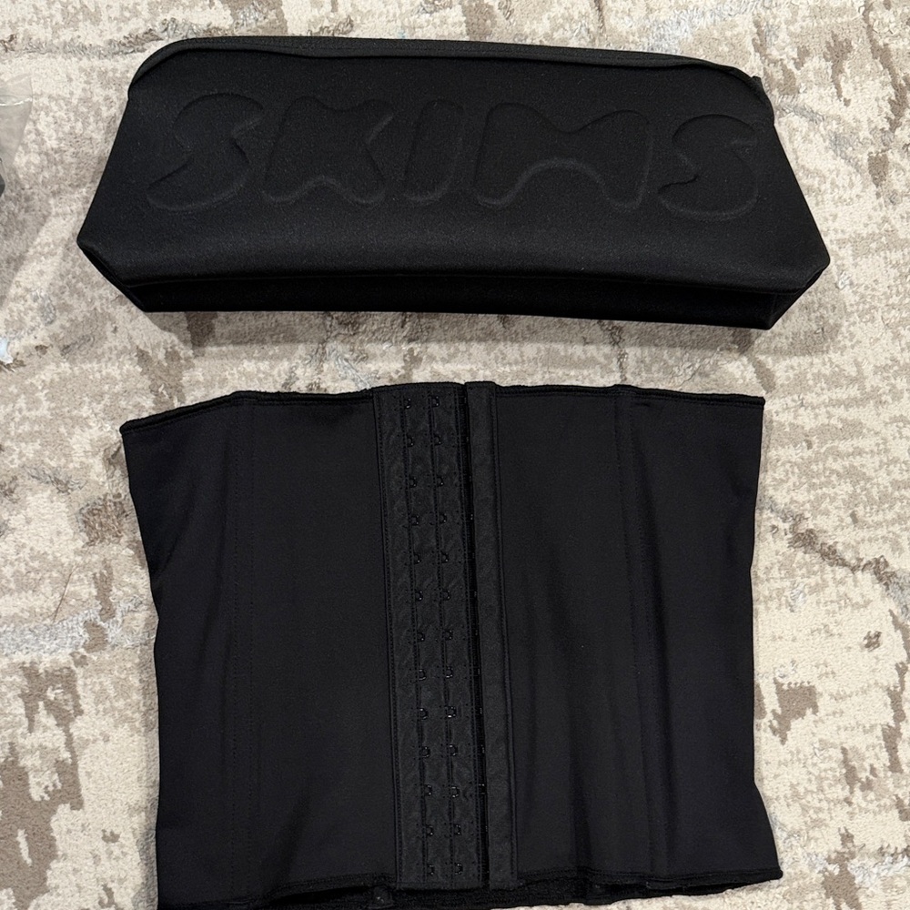 SKIMS Black Waist Trainer - Sz Sml